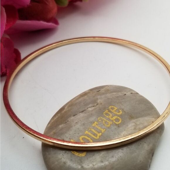 Gold tone bracelet slender bangle slider. B622 - Picture 1 of 2